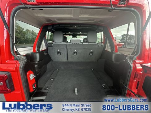 Used 2025 Jeep Wrangler Unlimited Sahara AWD/4WD image 20
