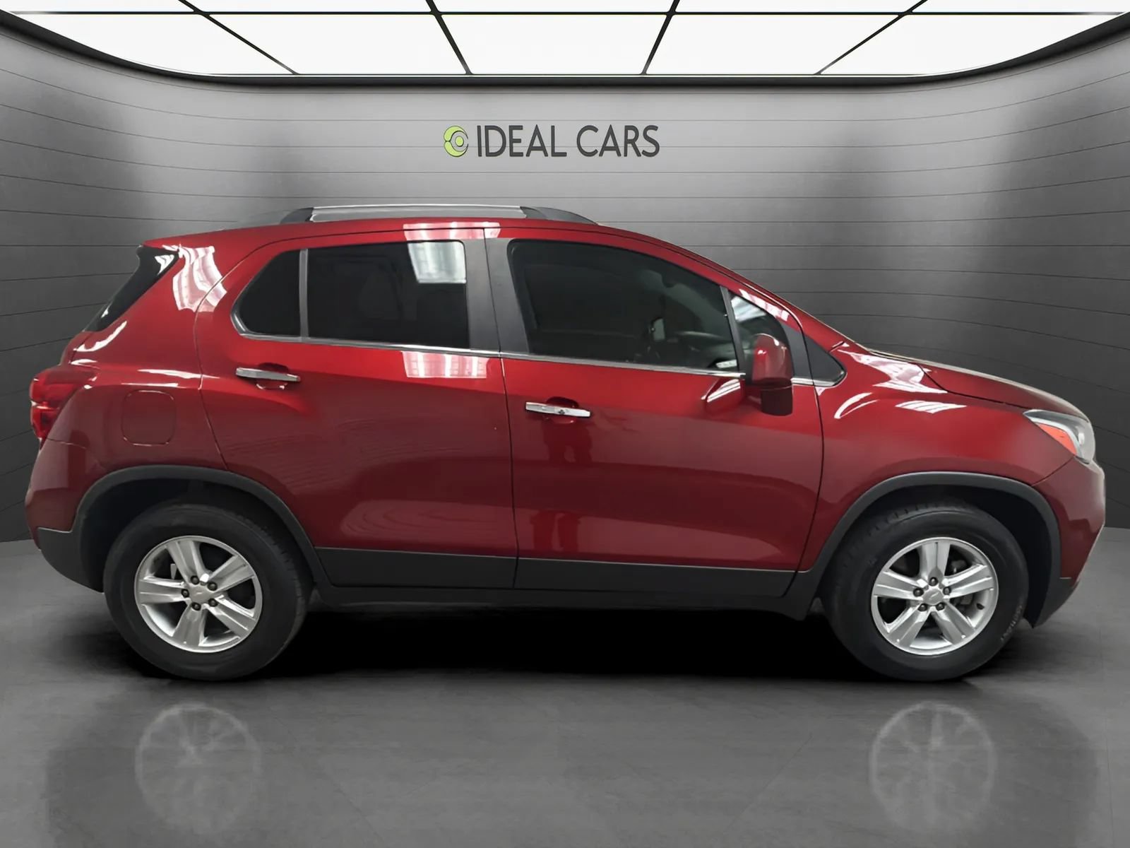Used 2020 Chevrolet Trax LT w/ Driver Confidence Package FWD image 4