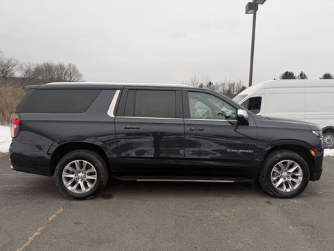 Used 2023 Chevrolet Suburban Premier image 9