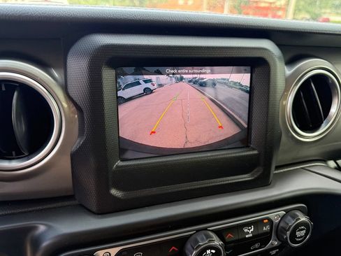 Used 2020 Jeep Wrangler Unlimited Sahara AWD/4WD image 20
