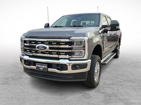 Used 2023 Ford F250 Lariat w/ FX4 Off-Road Package AWD/4WD image 4