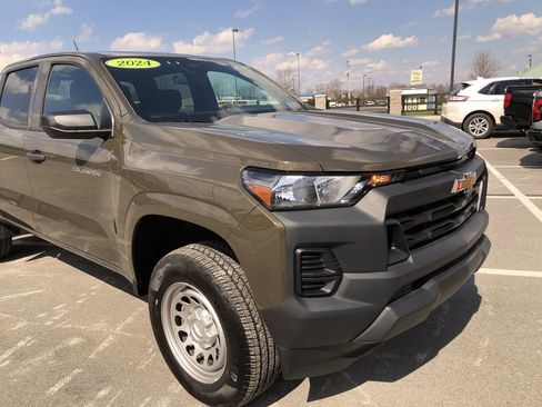 Used 2024 Chevrolet Colorado W/T image 7