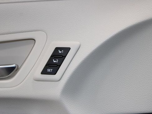 Used 2021 Toyota Sienna Platinum AWD/4WD image 52