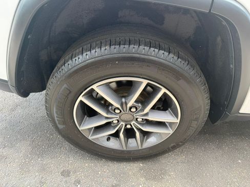 Used 2019 Jeep Grand Cherokee Limited AWD/4WD image 8
