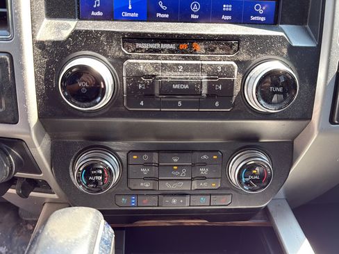 Used 2019 Ford F150 Lariat w/ Equipment Group 502A Luxury AWD/4WD image 27