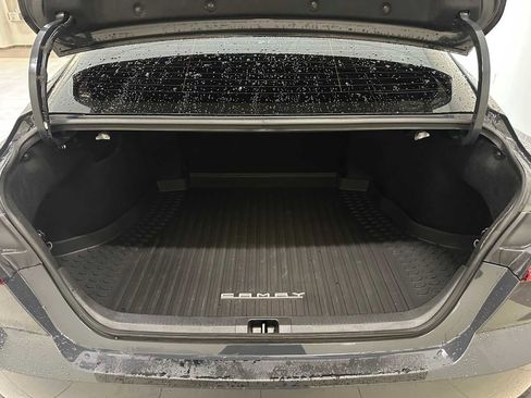 Used 2025 Toyota Camry SE image 30