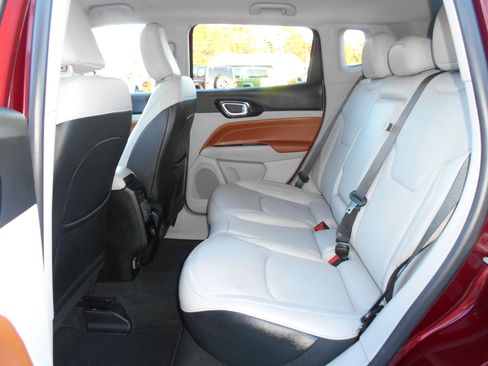 Certified 2022 Jeep Compass Limited image 7