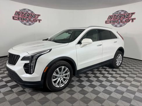 Used 2019 Cadillac XT4 Luxury w/ Cold Weather Package image 3