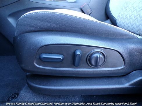 Used 2022 Chevrolet Equinox LS w/ LS Convenience Package image 18