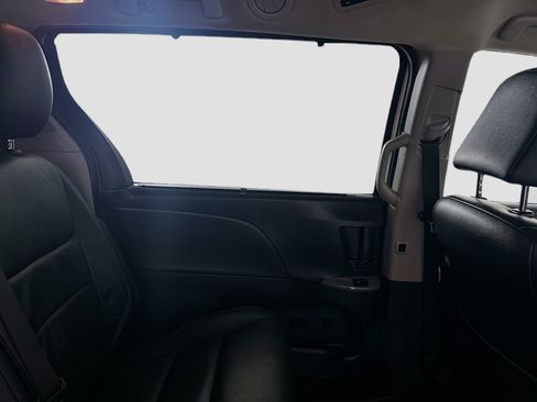 Used 2015 Toyota Sienna SE FWD image 25