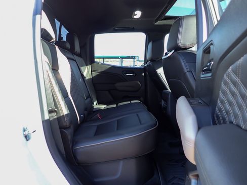 Used 2023 GMC Canyon Denali image 21