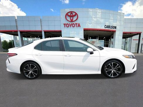 Certified 2018 Toyota Camry SE image 7
