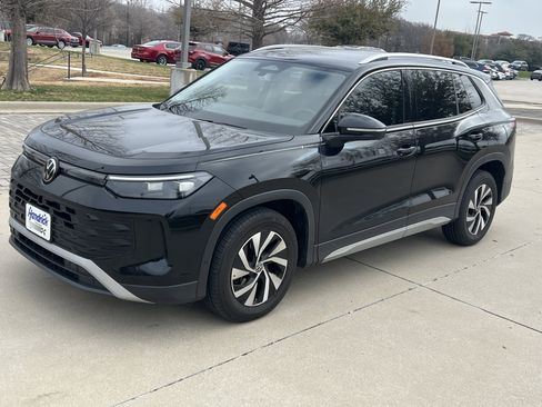 Used 2025 Volkswagen Tiguan S image 5