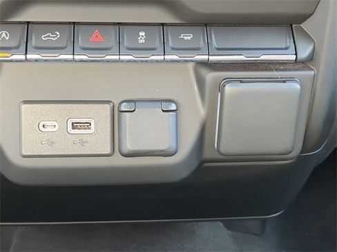 Used 2023 Chevrolet Silverado 1500 Custom image 26