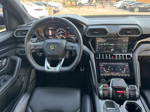 Used 2022 Lamborghini Urus AWD/4WD image 36