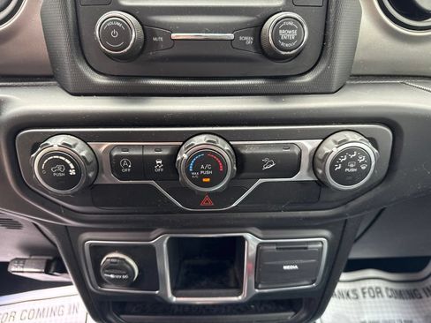Used 2018 Jeep Wrangler Sport AWD/4WD image 23