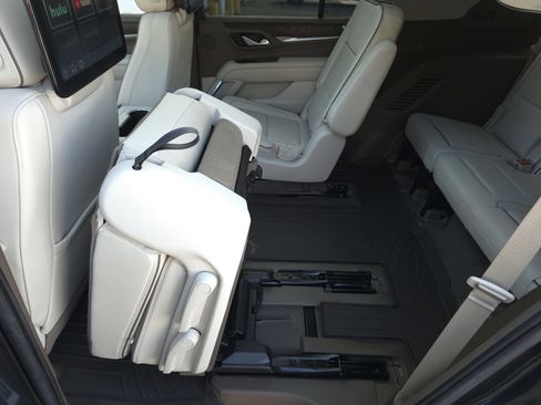 Used 2022 GMC Yukon Denali w/ Denali Ultimate Package image 36