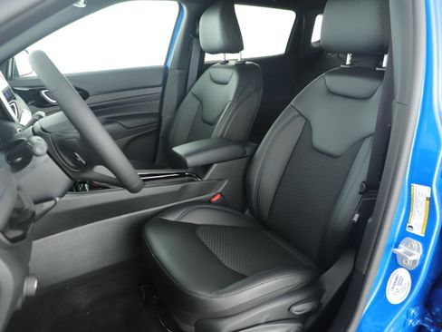 New 2026 Jeep Compass Latitude image 8