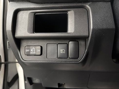 Used 2019 Toyota Tacoma SR image 20