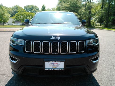 Used 2018 Jeep Grand Cherokee Laredo AWD/4WD image 3