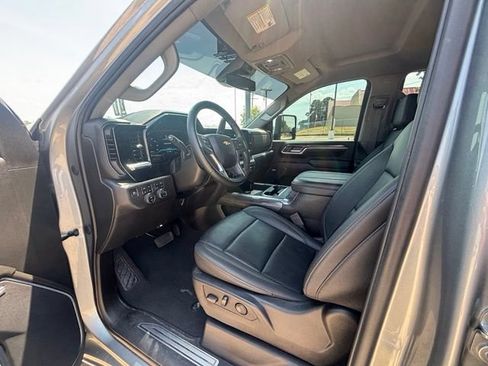 Used 2024 Chevrolet Silverado 2500 LTZ w/ LTZ Convenience Package AWD/4WD image 11