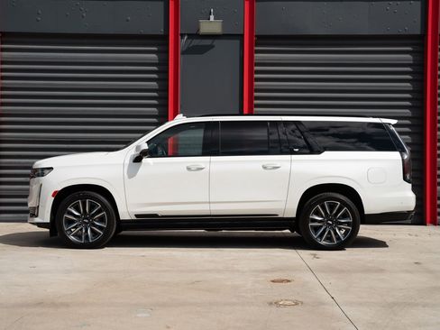 Used 2022 Cadillac Escalade ESV Sport Platinum image 7