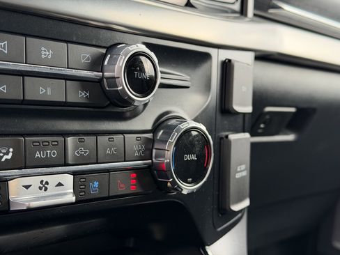 Used 2023 Ford F150 Lariat w/ Equipment Group 502A High image 3