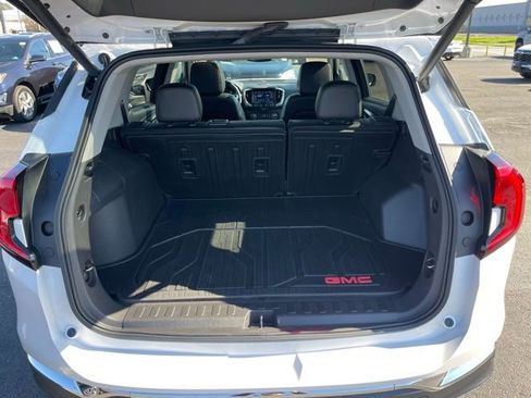 Used 2023 GMC Terrain SLT w/ Infotainment Package II image 8