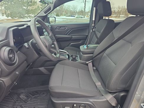 Used 2024 Chevrolet Colorado Trail Boss w/ Technology Package image 11