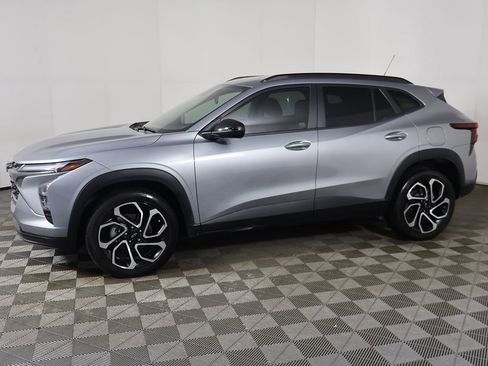 Used 2024 Chevrolet Trax RS w/ Driver Confidence Package image 18