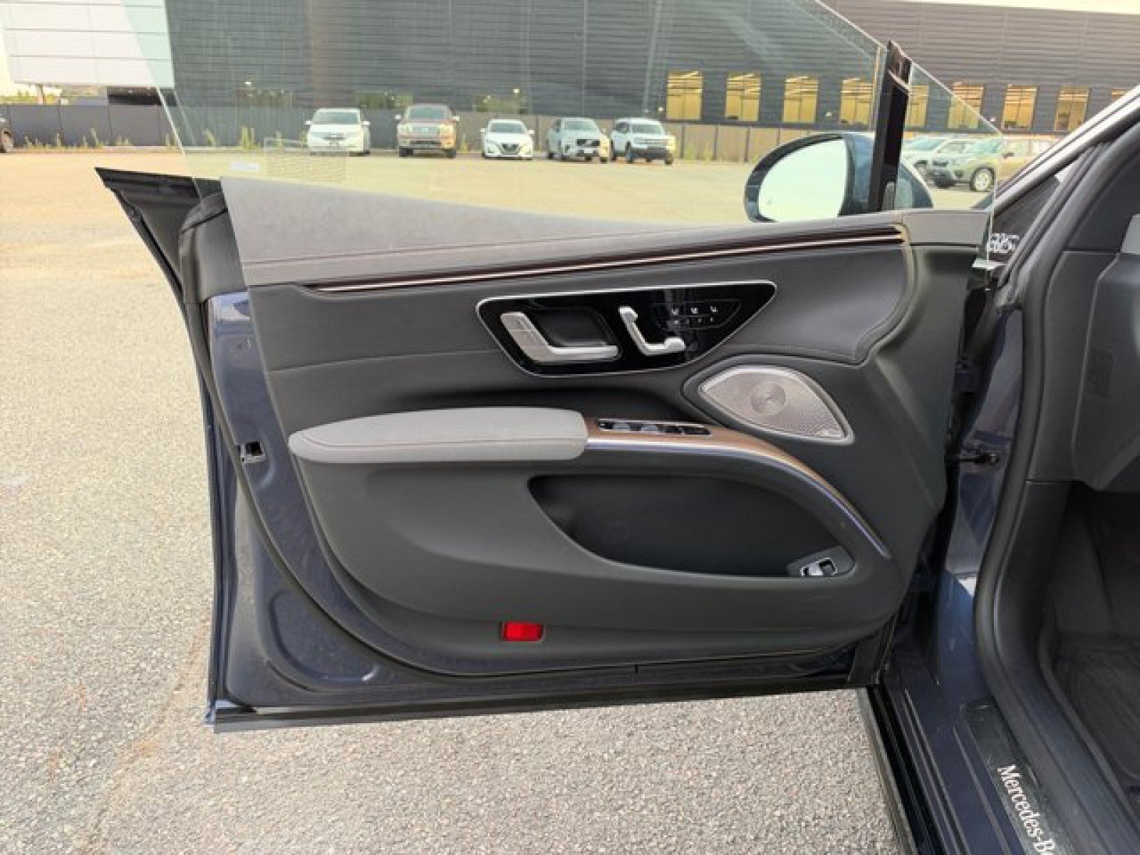 Used 2022 Mercedes-Benz EQS 580 4MATIC Sedan w/ Pinnacle Trim Package image 20