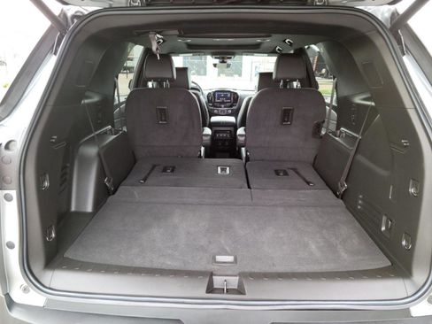 Used 2023 Chevrolet Traverse RS image 16