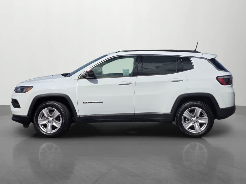 Used 2022 Jeep Compass Latitude w/ Convenience Group AWD/4WD image 3