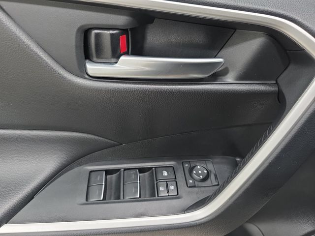 Certified 2025 Toyota RAV4 XLE AWD/4WD image 25