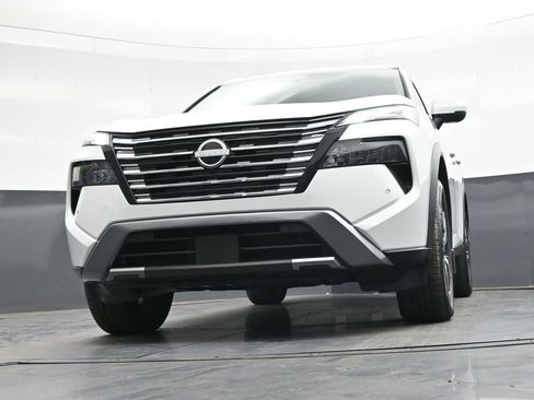 Used 2024 Nissan Rogue SL FWD image 49