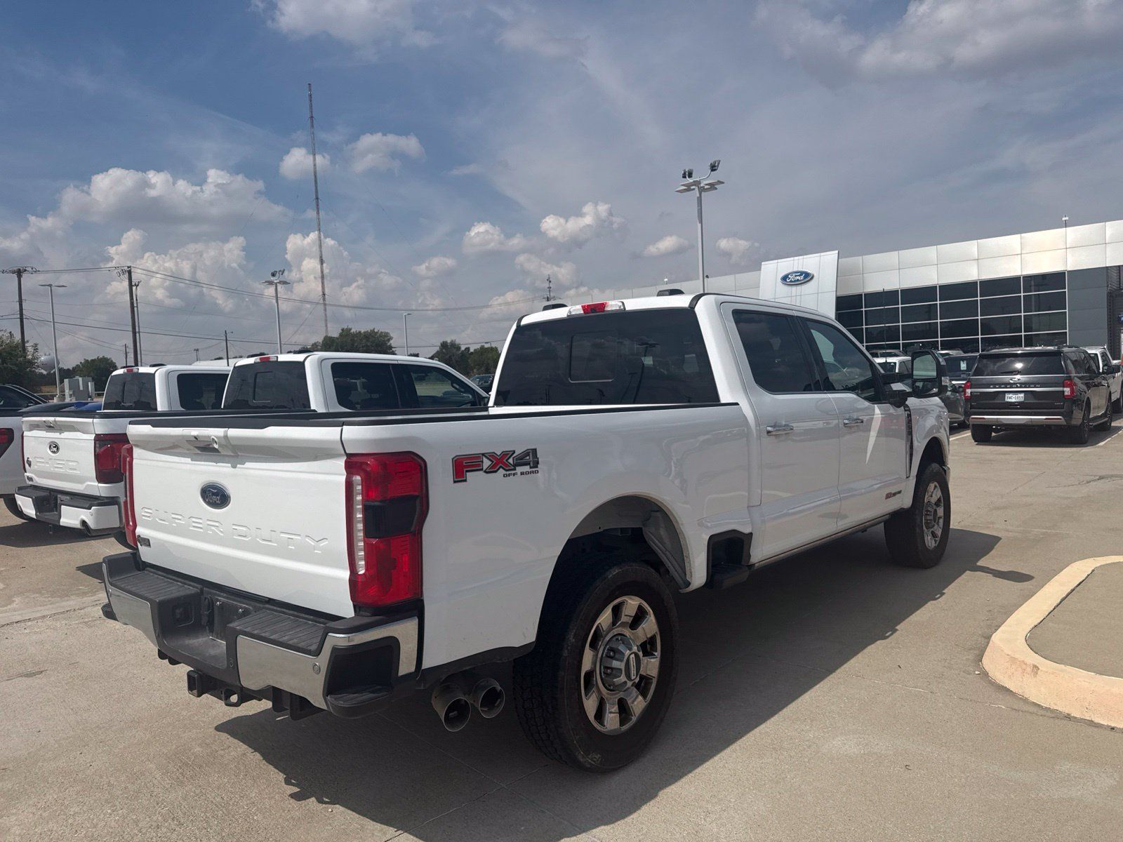 Used 2024 Ford F250 Lariat w/ Lariat Ultimate Package AWD/4WD image 5
