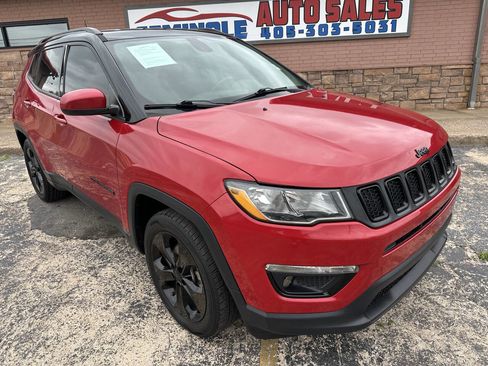 Used 2019 Jeep Compass Latitude FWD image 3