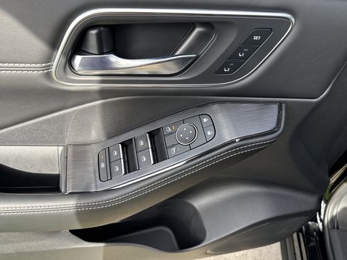 New 2026 Nissan Rogue Platinum image 9