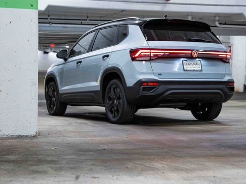 New 2026 Volkswagen Taos SE image 5