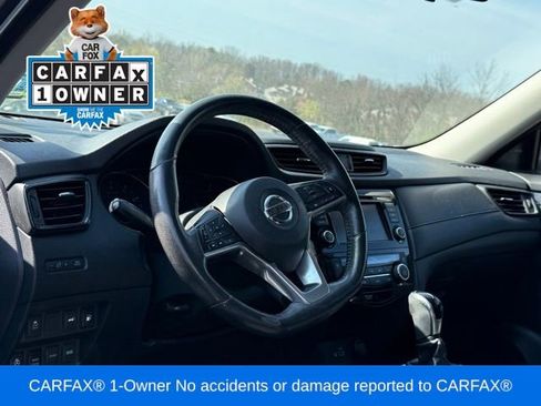 Used 2018 Nissan Rogue SV w/ Premium Package image 2