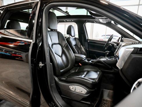 Used 2016 Porsche Cayenne image 26