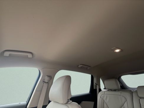 Used 2016 Lincoln MKX Select w/ Select Plus Package FWD image 18