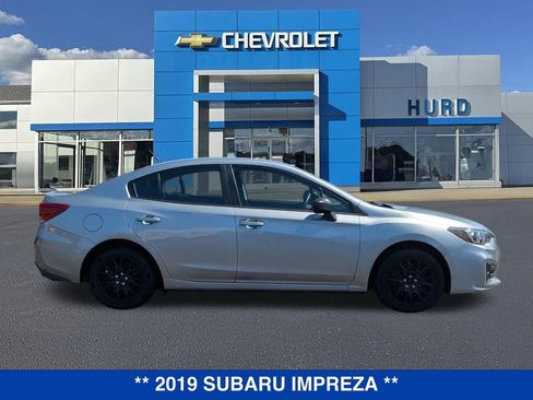 Used 2019 Subaru Impreza 2.0i image 3