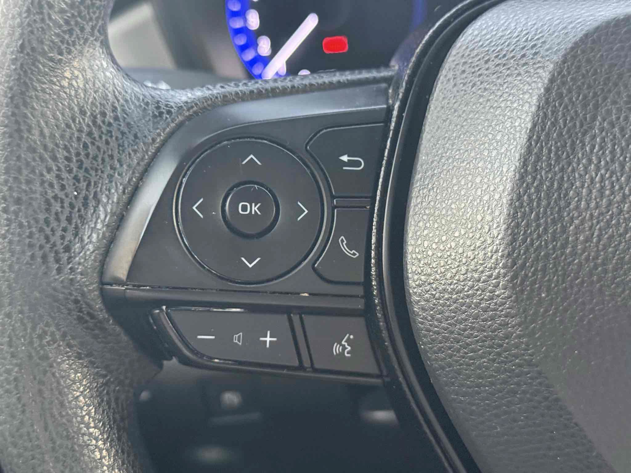 Used 2020 Toyota Corolla LE FWD image 32