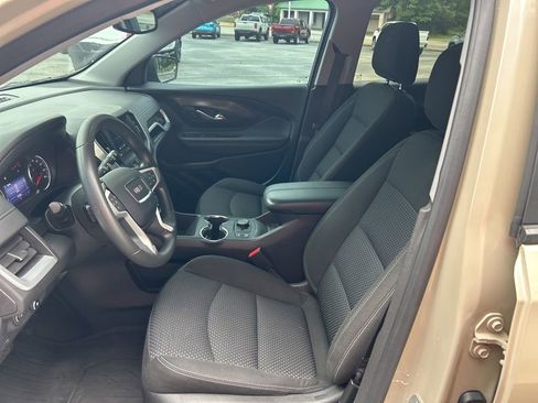 Used 2023 GMC Terrain SLE w/ Driver Convenience Package FWD image 9