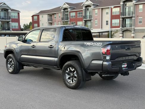 Used 2022 Toyota Tacoma TRD Off-Road w/ Technology Package AWD/4WD image 4