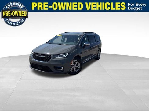 Used 2023 Chrysler Pacifica Limited FWD image 1