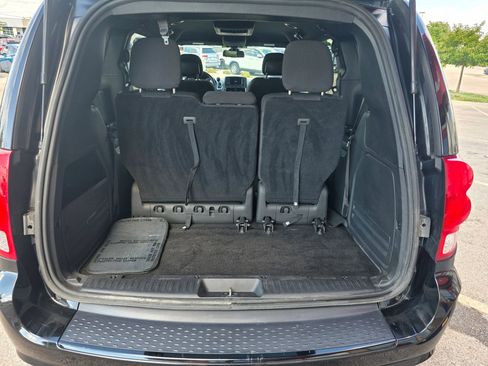Used 2020 Dodge Grand Caravan SE image 6