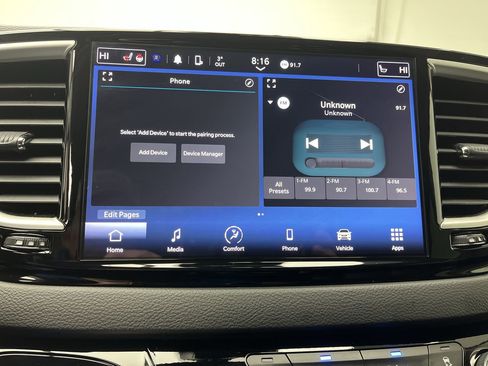 Used 2024 Chrysler Pacifica Touring-L image 18