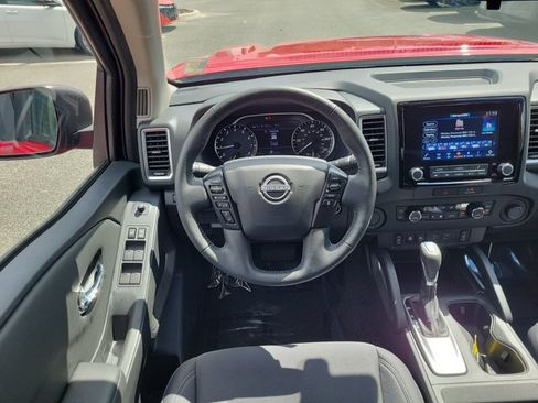 Used 2023 Nissan Frontier SV w/ SV Convenience Package RWD image 9